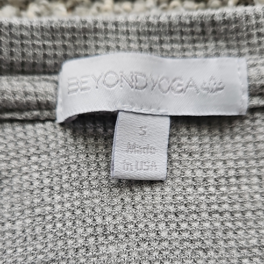 Beyond Yoga Gray Ribbed Cropped Muscle Tank - Picture 2 of 4